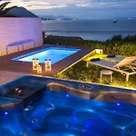 Palms And Spas Retreat
