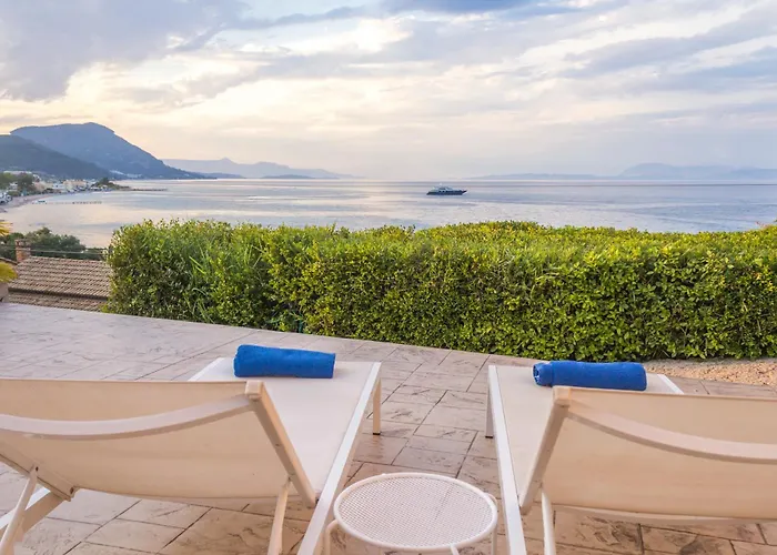 Palms And Spas Retreat