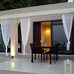 Hotel Palms And Spas Retreat Mesongí