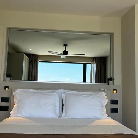 Palms And Spas Retreat *