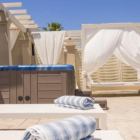 Palms And Spas Retreat
